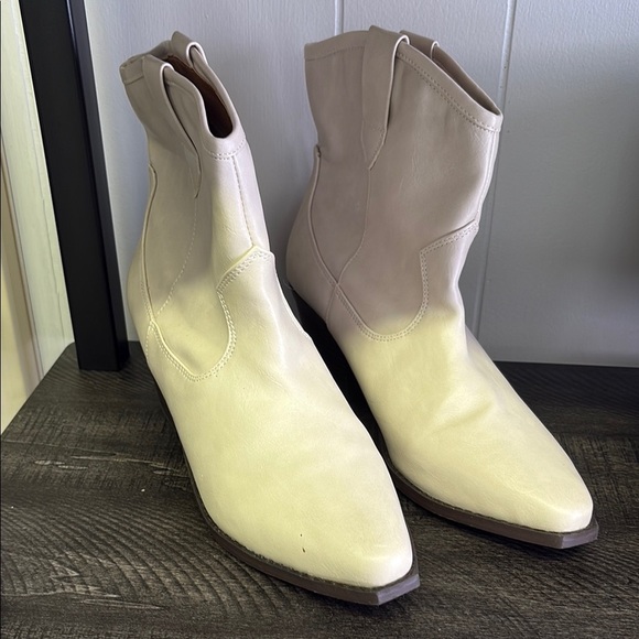 Universal Thread Cream Ankle Boots - Picture 1 of 4